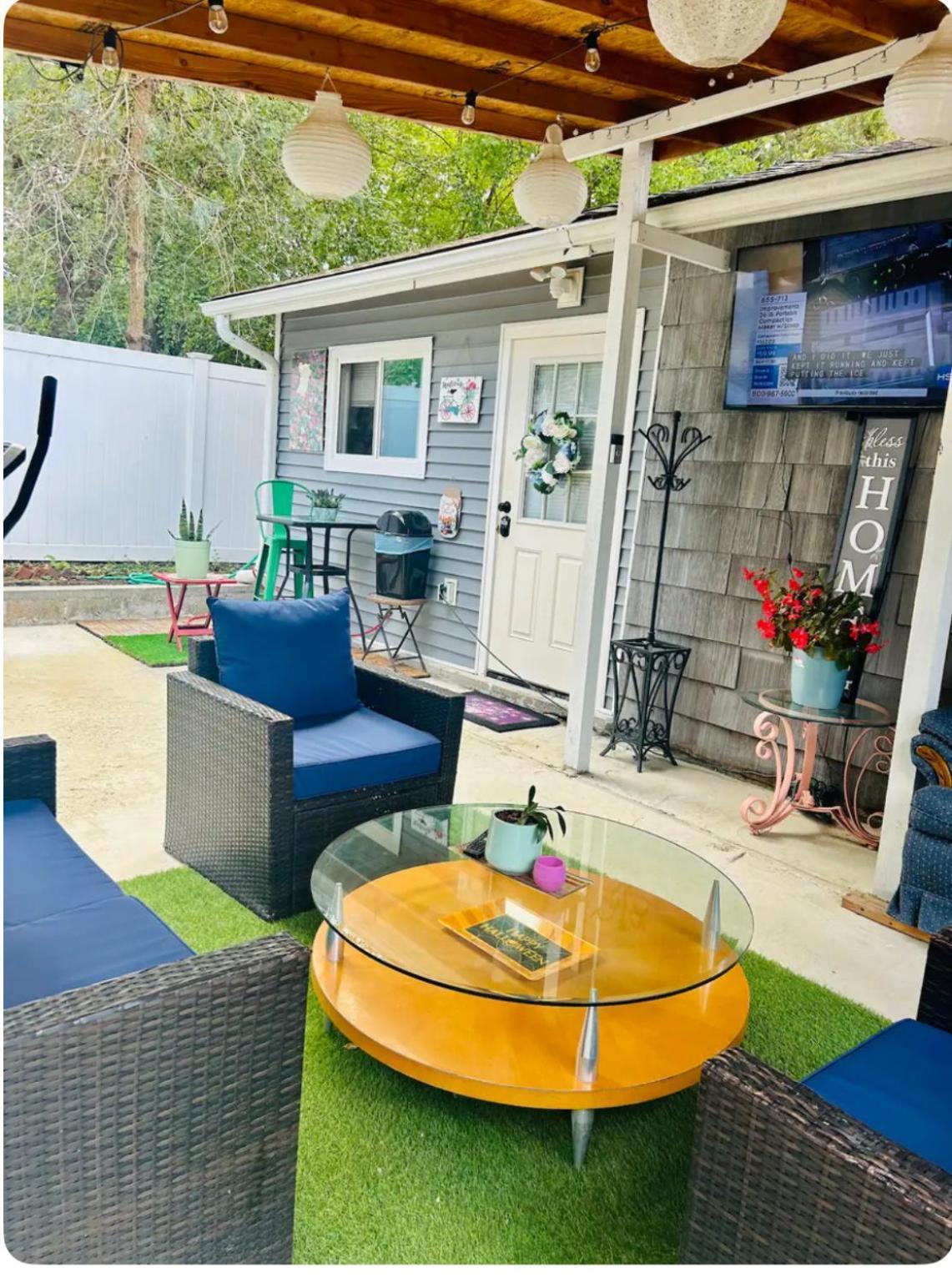 Fancy Studio Private Entrance Selden Bagian luar foto