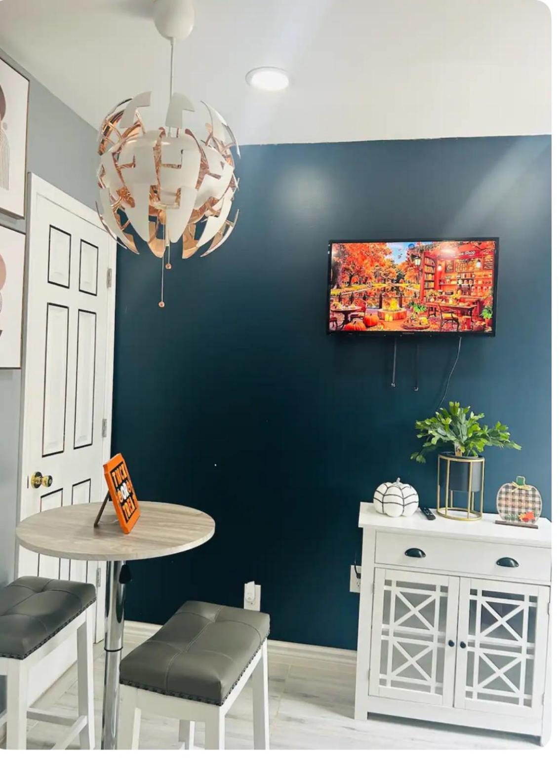 Fancy Studio Private Entrance Selden Bagian luar foto