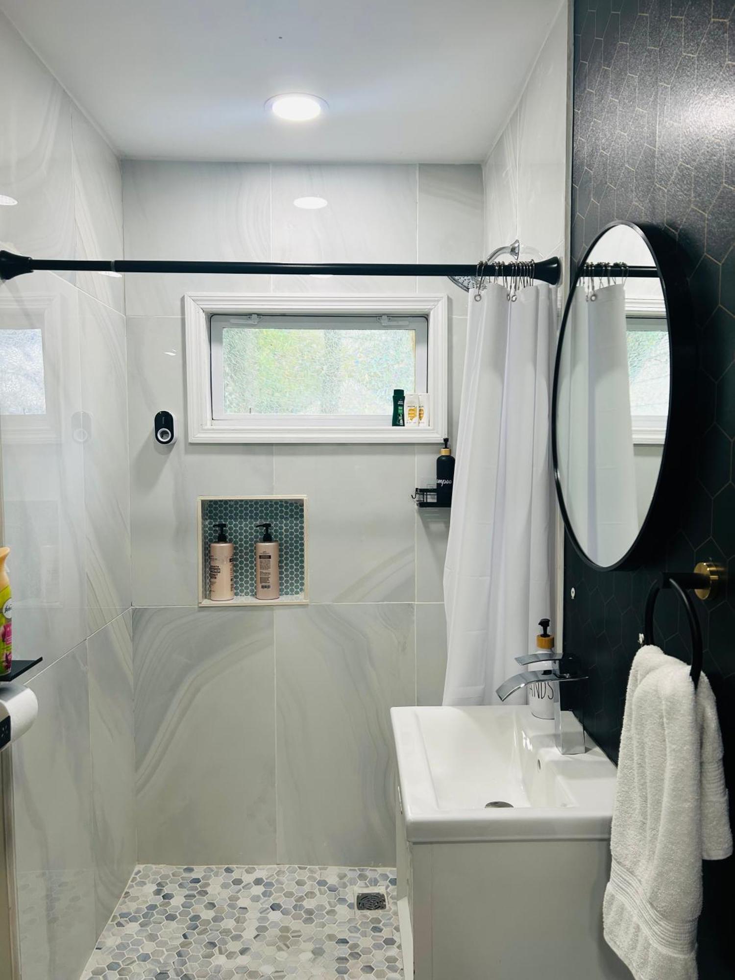 Fancy Studio Private Entrance Selden Bagian luar foto